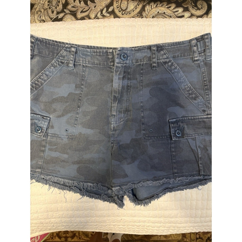Lucky Brand Women's Blue Denim Camo‎ Print Cargo Shorts, Size 31